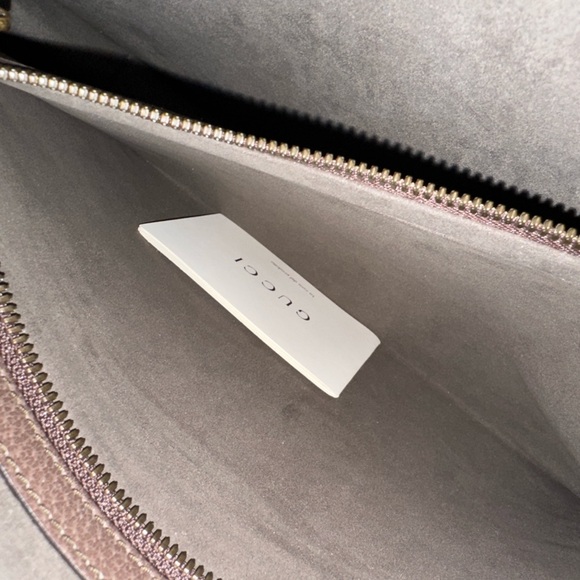 💚❤️ GUCCI ❤️💚 Bee Wristlet Clutch (RARE) - Picture 9 of 9